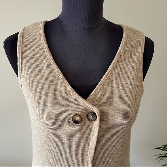 Beige Heathered high Low Sleeveless Scoop Neck Blouse - Picture 6 of 9